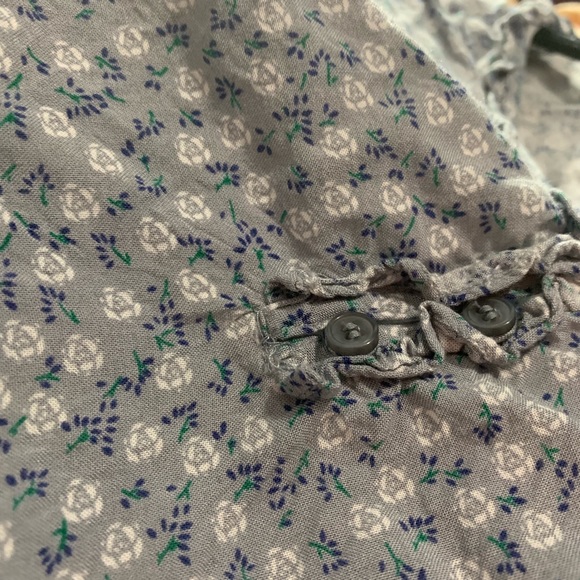 Super cute flower patterned blouse - Picture 2 of 4